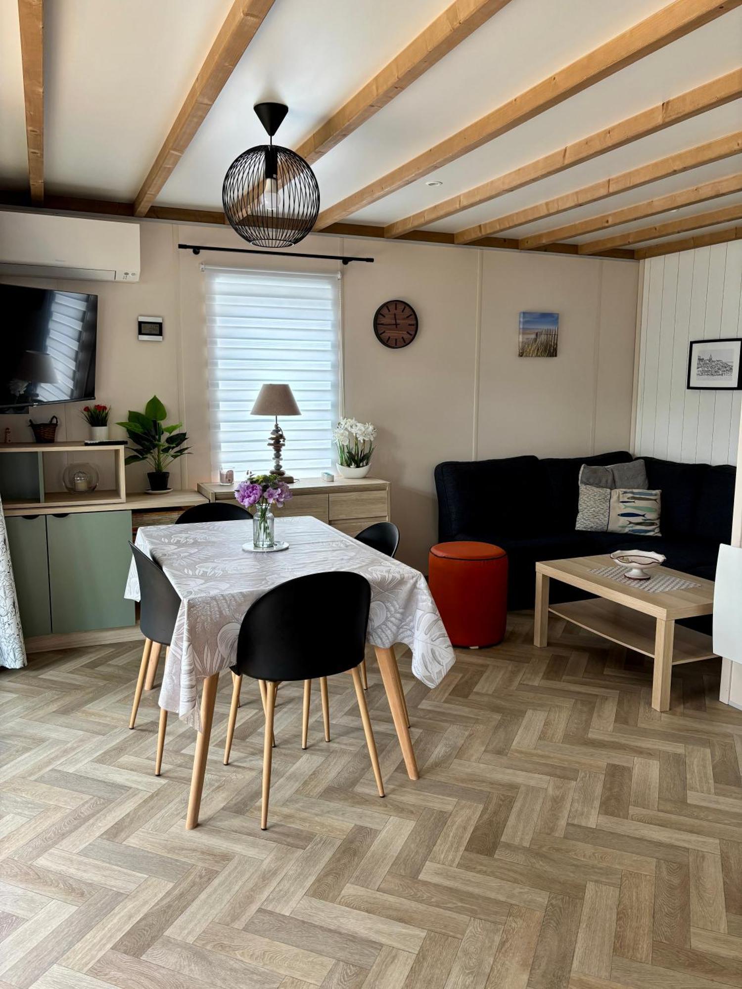 Le Domaine Des Pins Hotel Сент-Илер-де-Рие Екстериор снимка